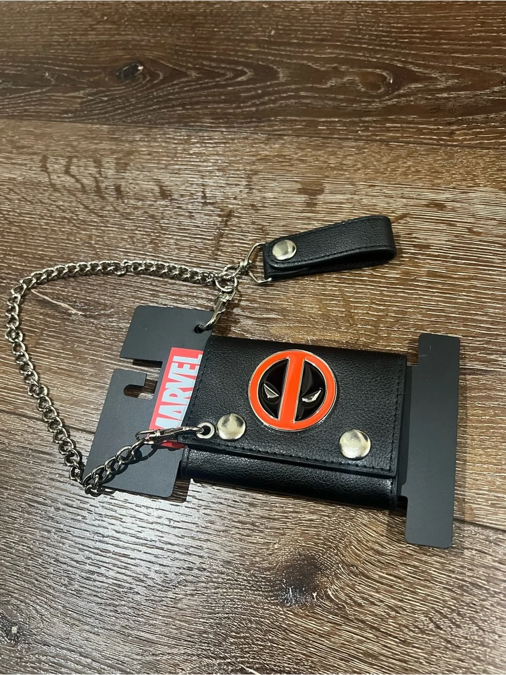 NWT Marvel Red Deadpool trifold chain wallet black and red with Silver Chain